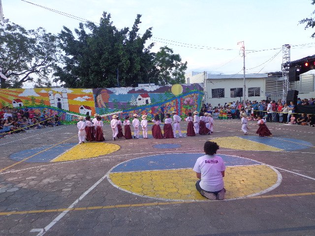 GRUPO DE DANZA PARVULARIA.