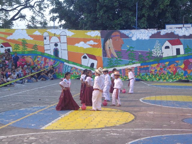 GRUPO DE DANZA PARVULARIA.