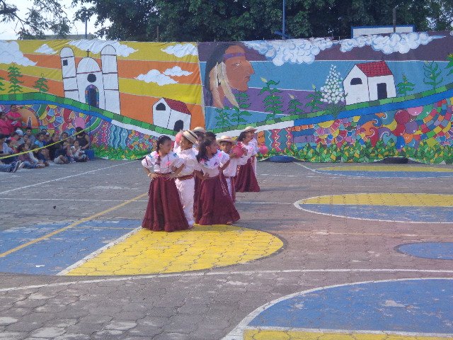 GRUPO DE DANZA PARVULARIA.