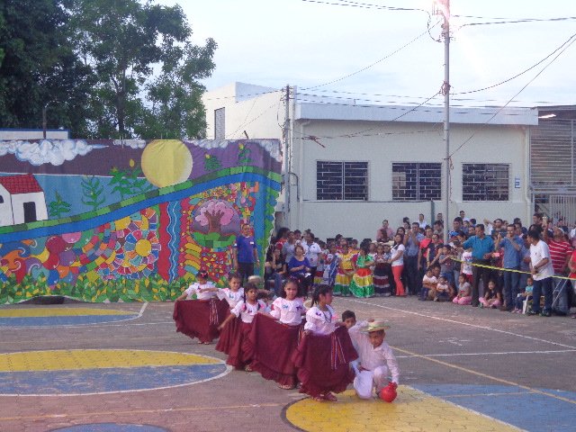 GRUPO DE DANZA PARVULARIA.